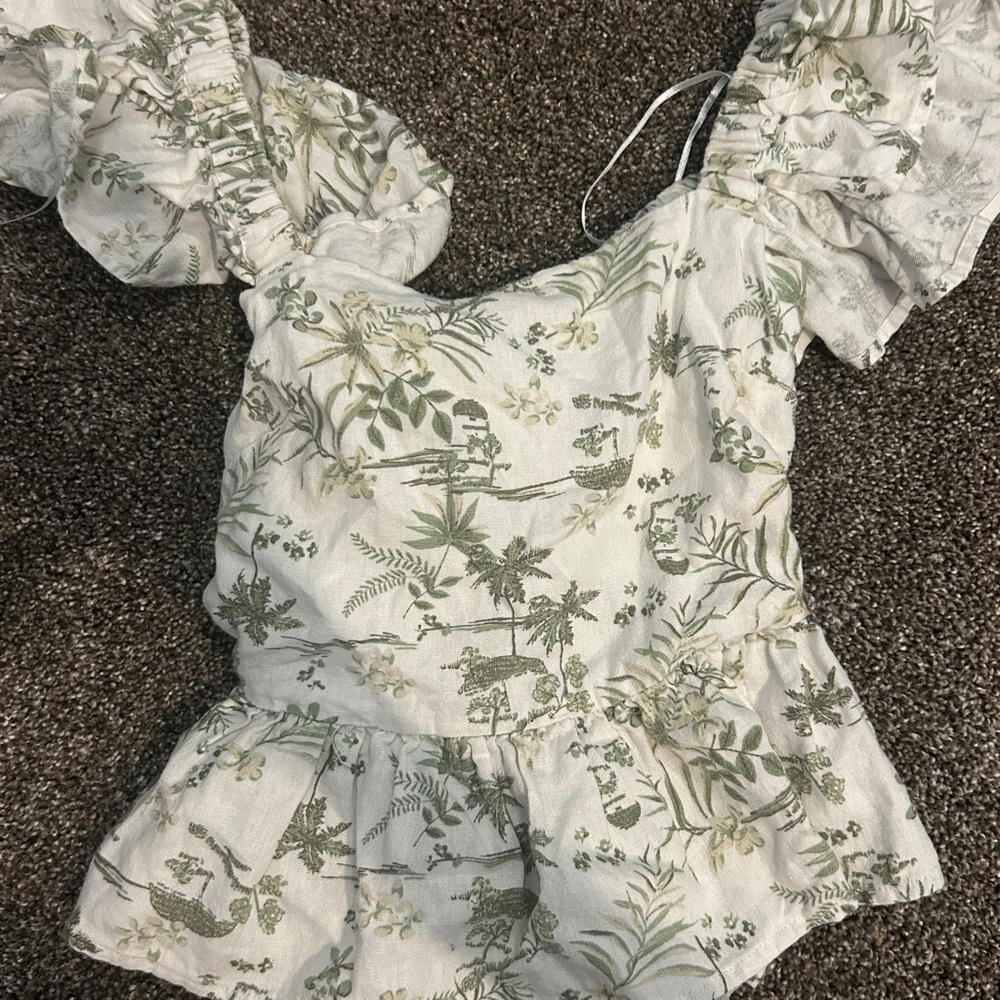 Francesca's Collections Green and Cream Floral Blouse